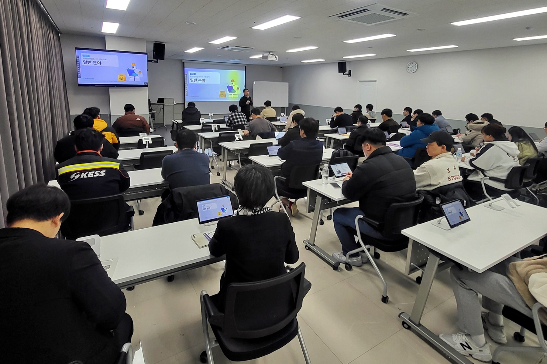 (11/29) 김제남 이사장, 「스마트 강의실」 시범운영 현장점검